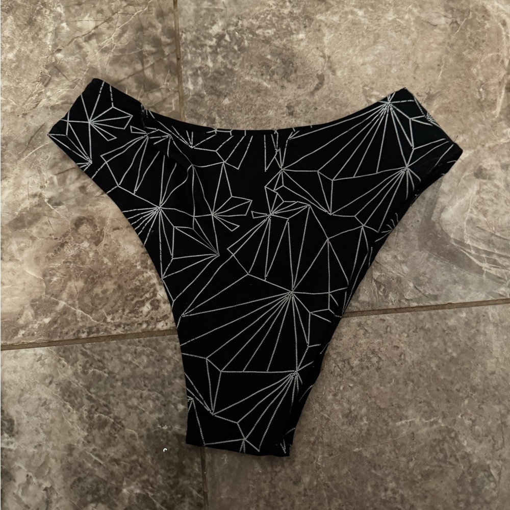 Geometric Black and White Rave set - Picture 3 of 3